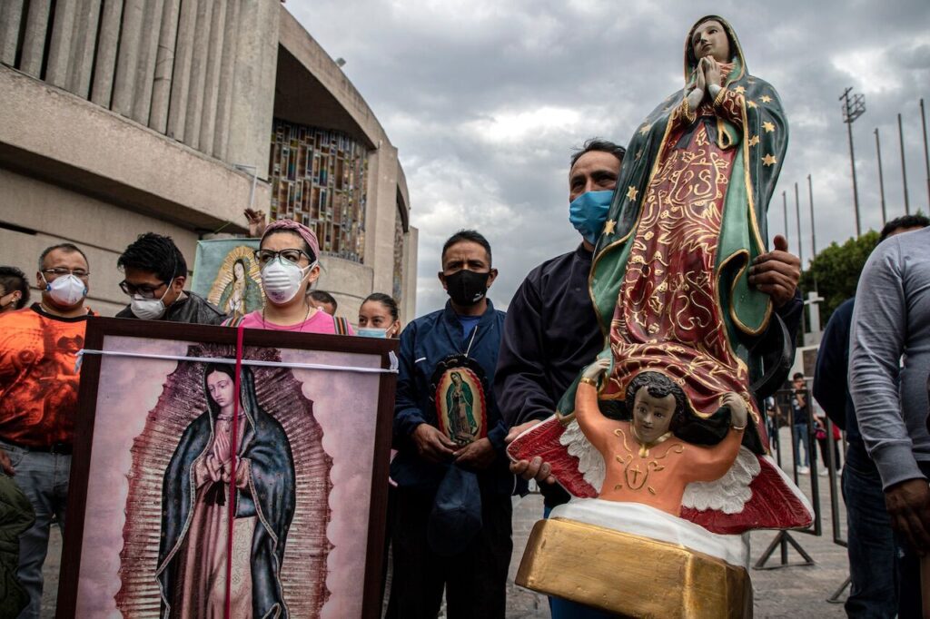 Basilica-de-Guadalupe-Mexico-City-people