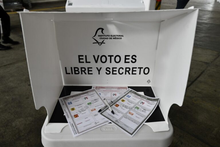 Presentan-materiales-electorales