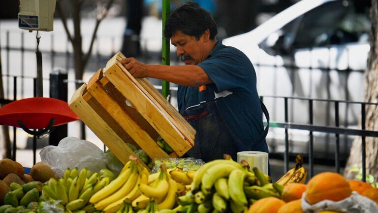 amlo-celebra-avances-en-la-reduccion-de-la-pobreza-laboral-en-mexico