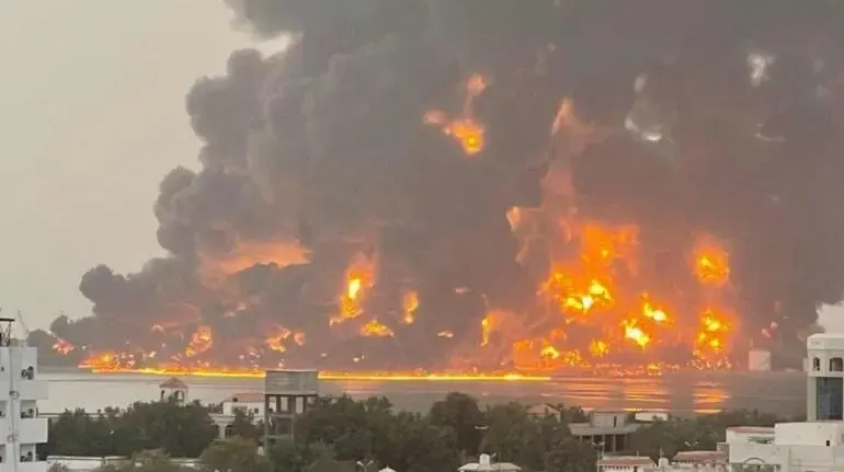 israel_bombardea_el_puerto_yemeni_de_hodeida_en_respuesta_al_ataque_de_huties_en_tel_aviv_0