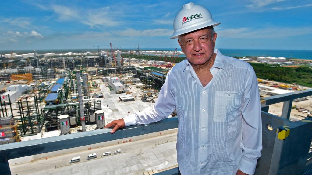 amlo-revele-que-refineria-dos-bocas-tuvo-una-inversion-aproximada-de-330-mil-millones-de-pesos