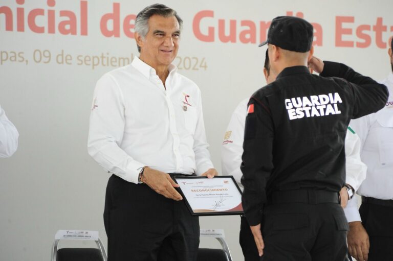 Preside gobernador ceremonia de graduación de cadetes que se incorporan a la Guardia Estatal