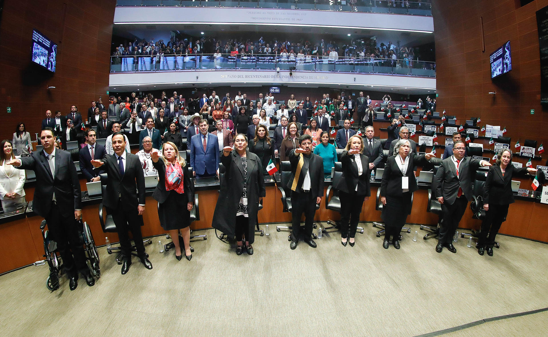 Nuevos ministros de la Corte y personas juzgadoras rinden protesta en el Senado mexicano