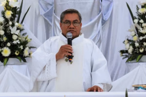 sacerdote_1444