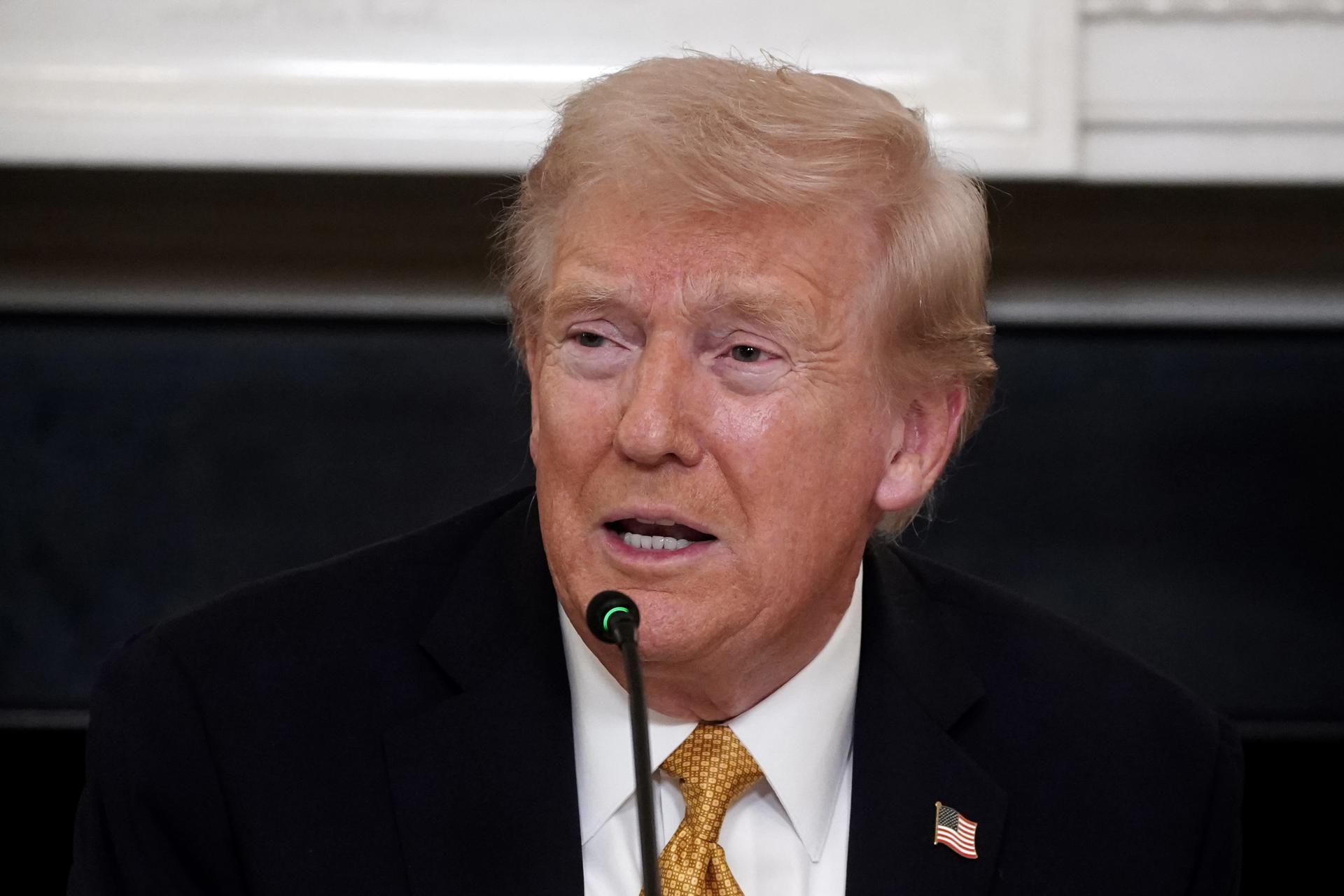 Government meeting at the White House in Washington