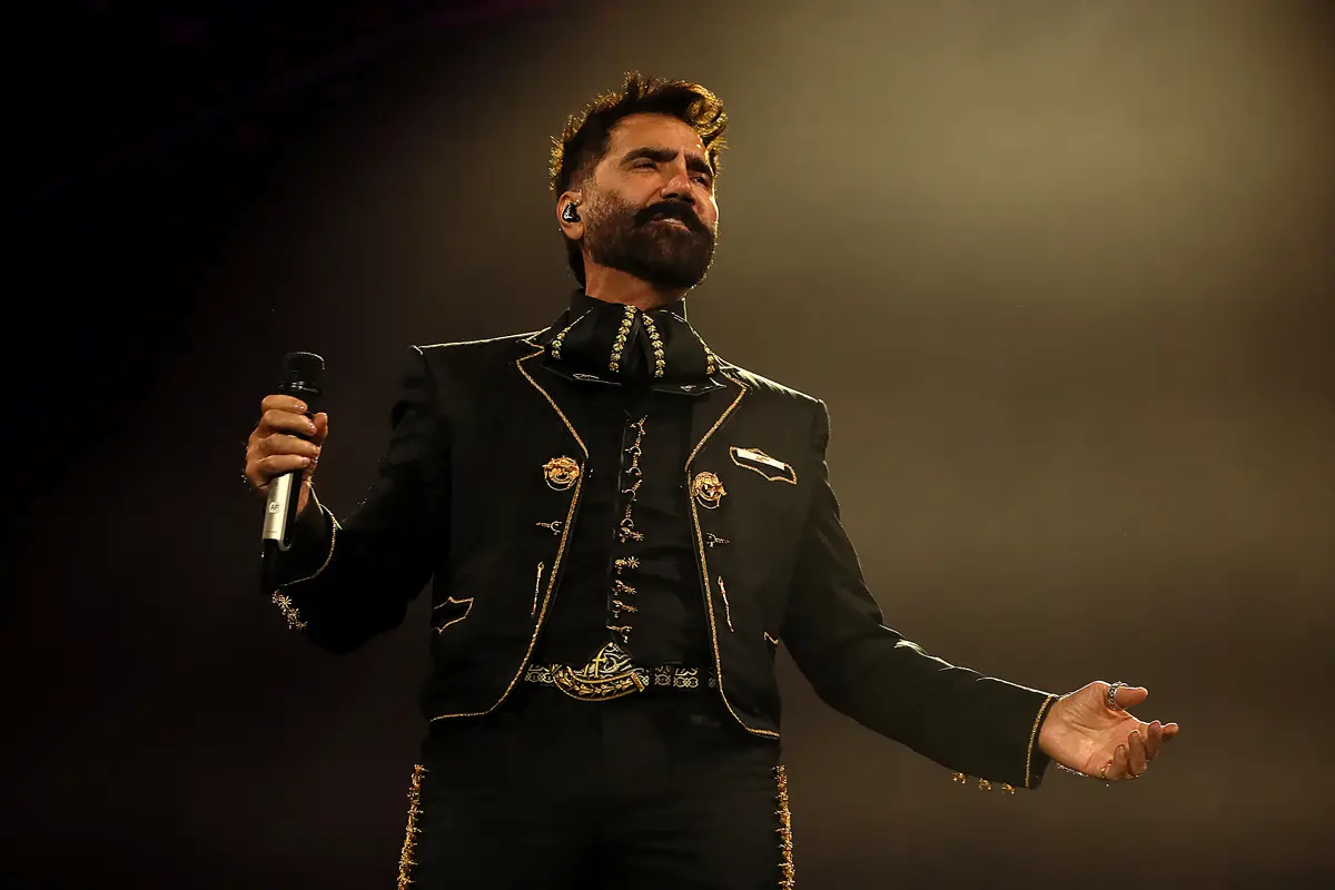 Alejandro Fernández rinde homenaje a su padre con 'De Rey a Rey' en la Ciudad de México