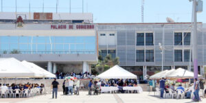 burócratas en negociaciones de incremento salarial