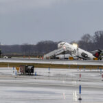 Recuperan la caja negra del avión que colisionó en Nueva York con un camión de bomberos