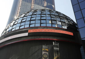 La Bolsa mexicana pierde 2,31 % semanal, liga 5 semanas en rojo y cae a 64.134,9 unidades