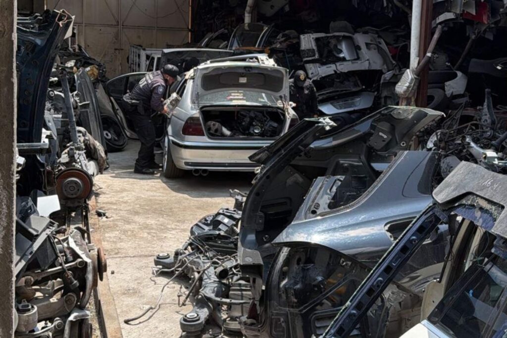 1323955f56cf42f9916bbbfdda6adfd7