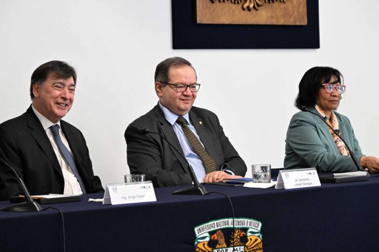 19e3871d2e12404fb25ea430b2ab16e9