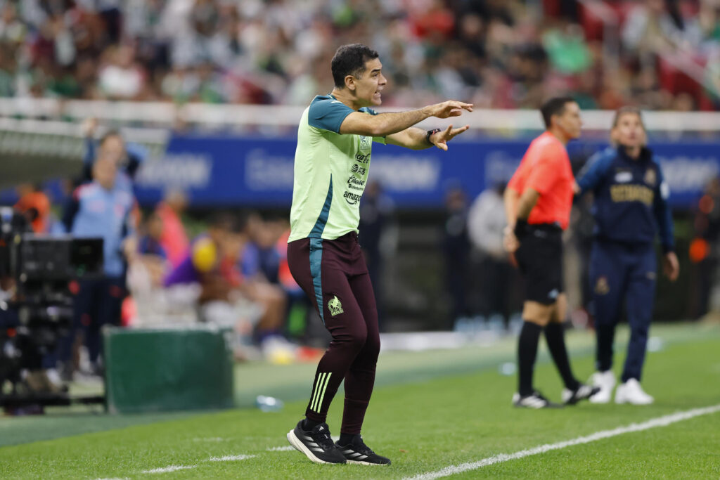 México asume el futuro confiado en la mirada inteligente del 'Kaiser' Rafa Márquez