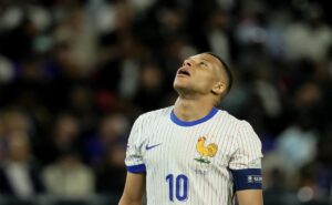 MbappÈ, frente a EspaÒa y la frustraciÛn